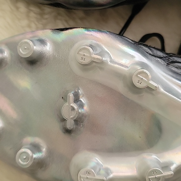 NWOT UNDER ARMOUR Magnetico Elite 3 FG Soccer Cleats Black Women. Size 7 - Picture 10 of 16